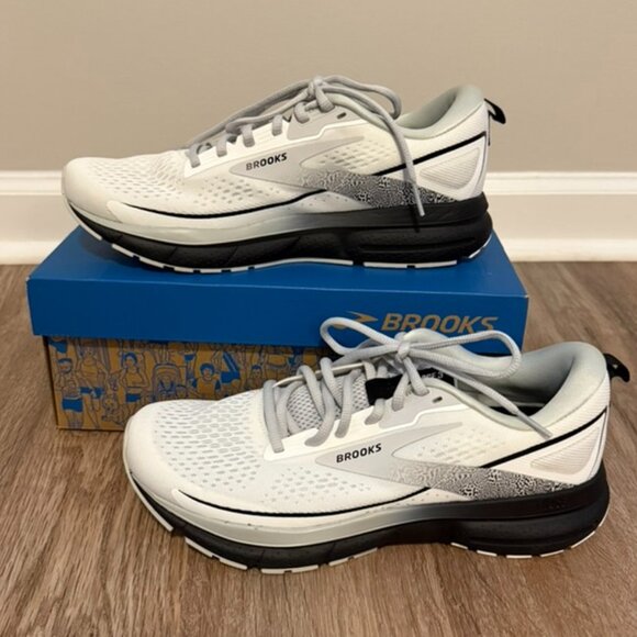 NEW Brooks White & Gray Trace 3 Running Shoes with Cushioned Sole | Size 9.5 - Picture 3 of 4
